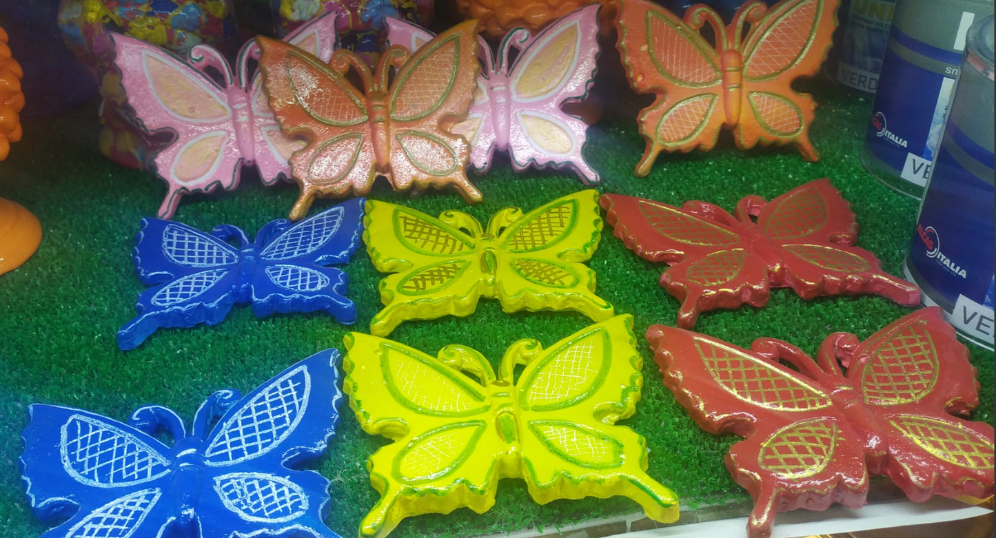 Farfalla 13x10,5 cm 🦋 Artigianale Colorata a Mano – Decorazione da Parete Vivace per Casa & Giardino