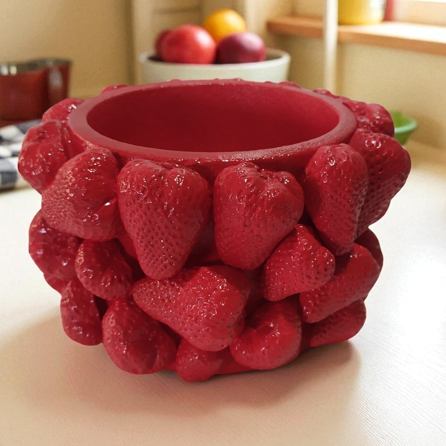 Vaso artigianale con fragole in cemento porcellanato – Fatto a mano in Italia