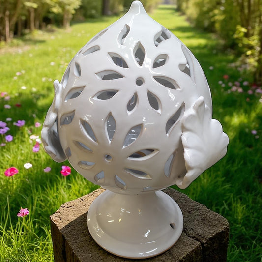 Portalampada in Ceramica Bianca Smaltata 💡 | Lume Artigianale da Tavolo o Parete – Design Elegante con Motivi Traforati ✨