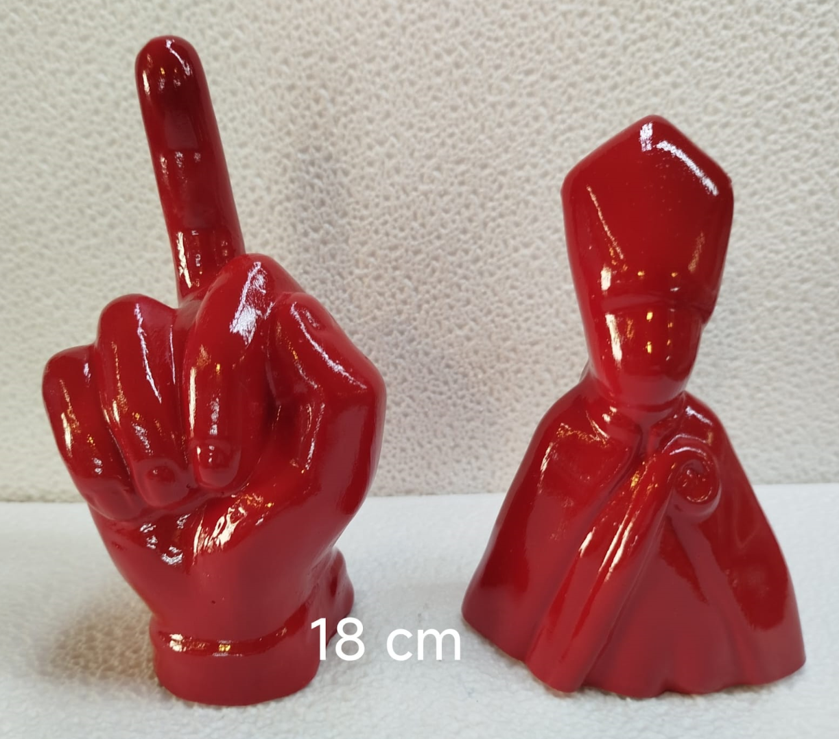 Dito medio decorativo in cemento porcellanato 19 x 9 cm - design ironico