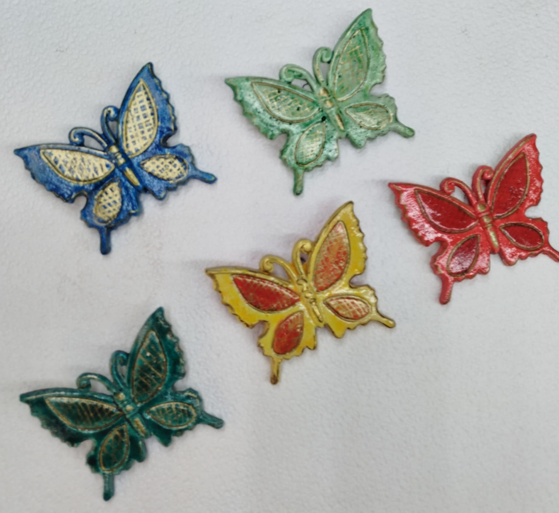 Farfalla 13x10,5 cm 🦋 Artigianale Colorata a Mano – Decorazione da Parete Vivace per Casa & Giardino