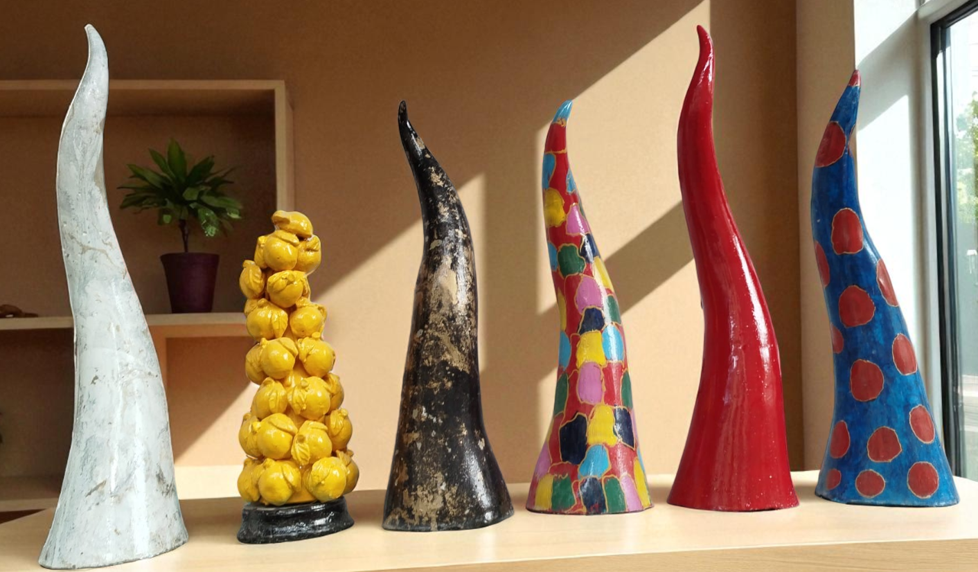 Corno Napoletano 40cm Cemento Porcellanato – Versione Liscia o con Maschera