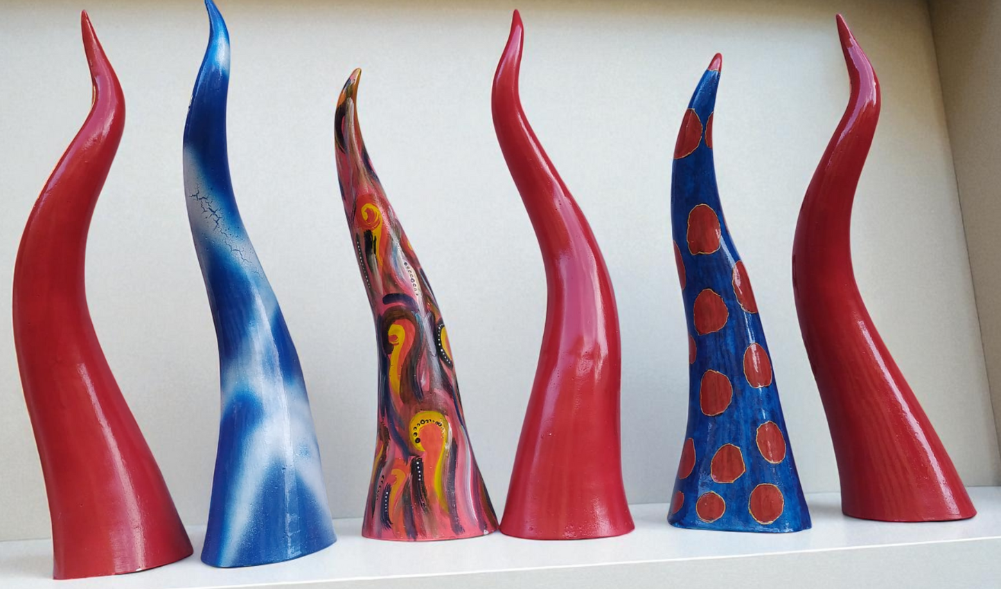 Corno Napoletano 40cm Cemento Porcellanato – Versione Liscia o con Maschera