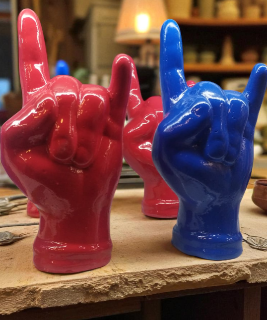 Corna Napoletane in Porcellanato – Mano H 16 cm, artigianale