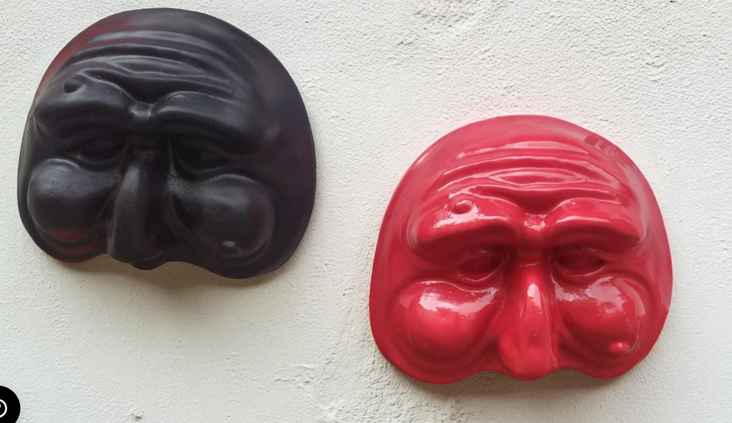 Maschera napoletana rossa in cemento porcellanato – 4 misure