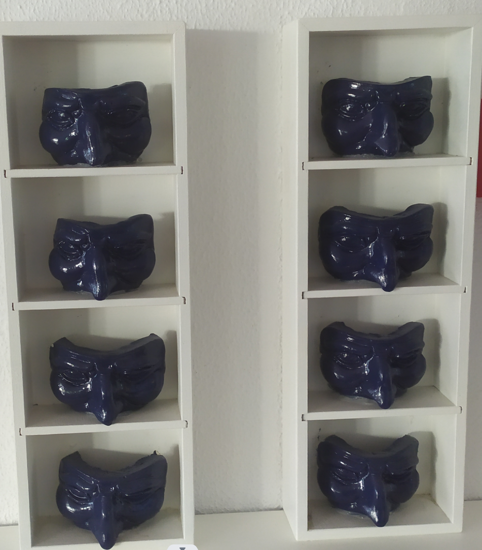 Maschera napoletana rossa in cemento porcellanato – 4 misure