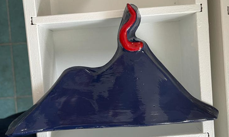 Scultura Vesuvio Napoli rosso 20x12cm in cemento porcellanato artigianale