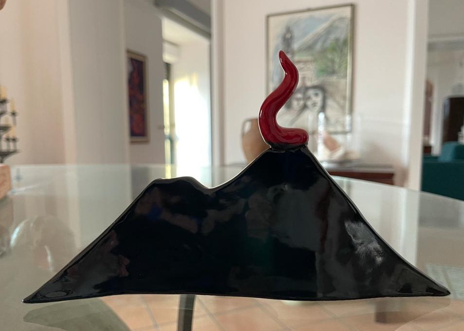 Scultura Vesuvio Napoli rosso 20x12cm in cemento porcellanato artigianale