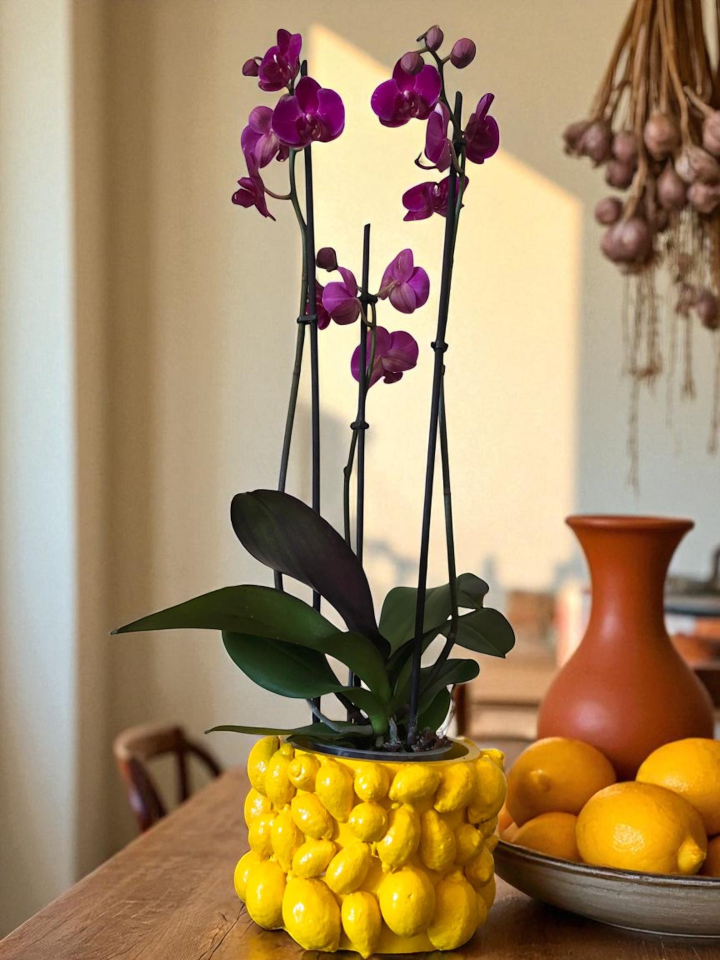 Vaso artigianale in cemento porcellanato con limoni – Design Coprivaso mediterraneo fatto a mano in Italia