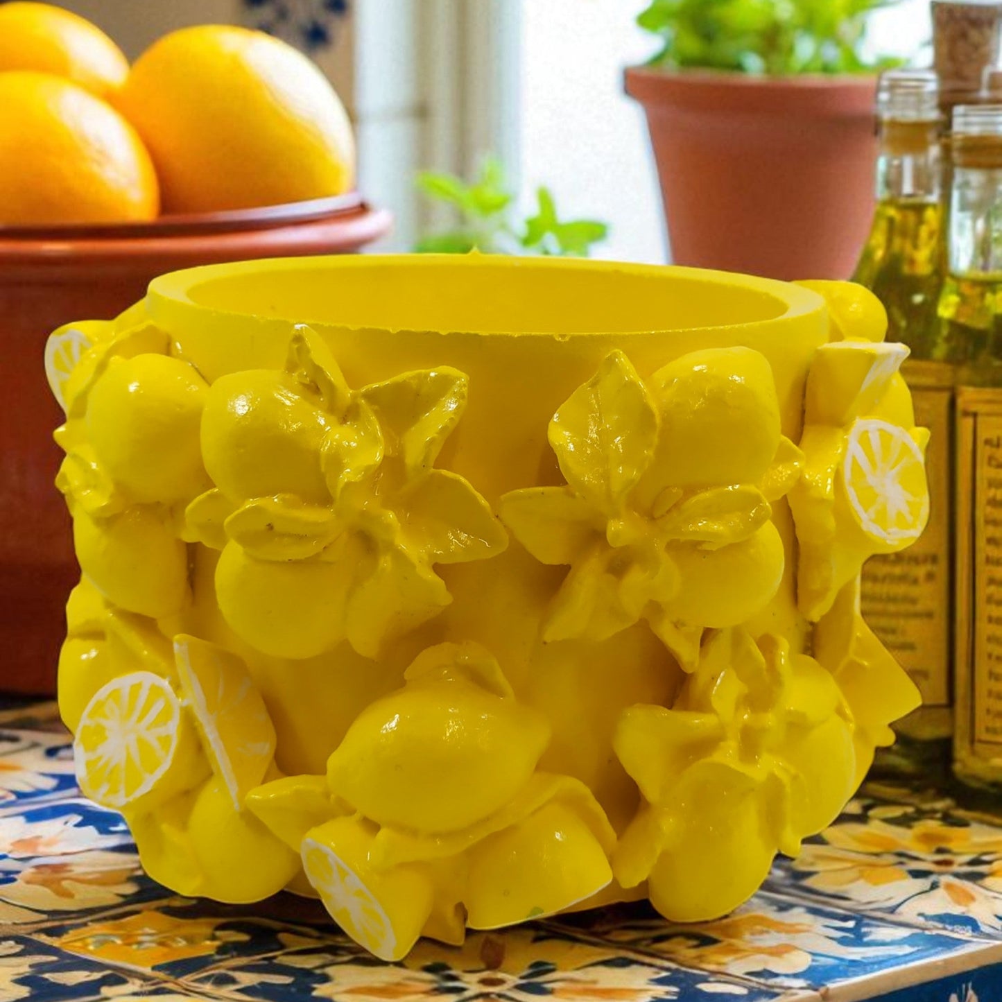 Vaso artigianale in cemento porcellanato con limoni e foglie – Design Coprivaso mediterraneo fatto a mano in Italia (20×30×20 cm)