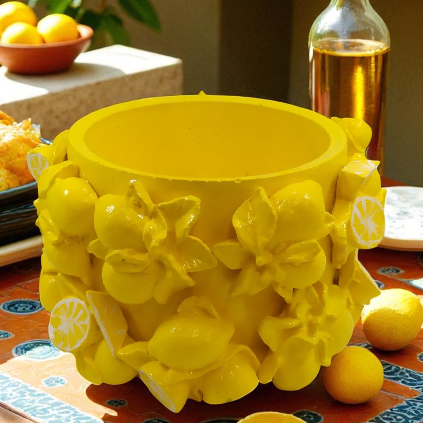 Vaso artigianale in cemento porcellanato con limoni e foglie – Design Coprivaso mediterraneo fatto a mano in Italia (20×30×20 cm)
