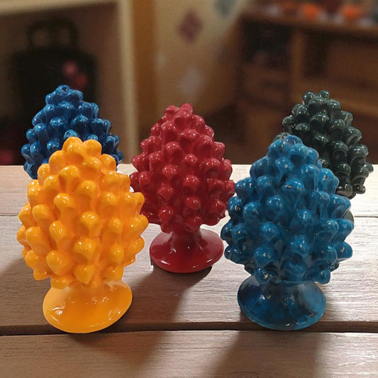 Pigna decorativa artigianale in cemento porcellanato – 13 cm, disponibile in vari colori